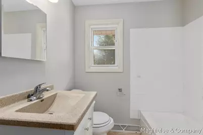 4431 Burgis Avenue SE, Grand Rapids, MI 49508 - Photo 9