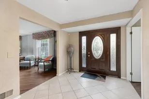 35126 Quaker Way, Farmington Hills, MI 48331 - Photo 5