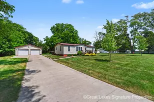 618 E Benton St, Greenville, MI 48838 - Photo 3