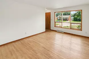 32740 Grandview Ave, Westland, MI 48186 - Photo 3