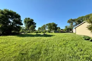2431 Lawrence Dr, Benton Harbor, MI 49022 - Photo 3