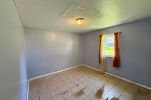 2431 Lawrence Dr, Benton Harbor, MI 49022 - Photo 11