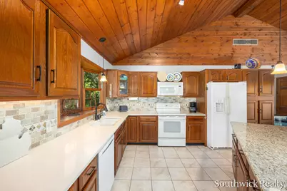 2484 Shadow Lake Court NE, Grand Rapids, MI 49505 - Photo 13