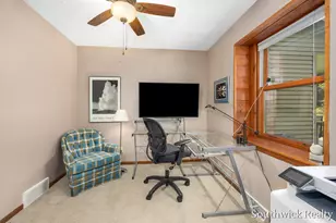 2484 Shadow Lake Ct NE, Grand Rapids, MI 49505 - Photo 21