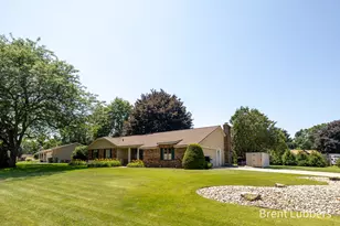 2685 E Chester Dr, Zeeland, MI 49464 - Photo 3