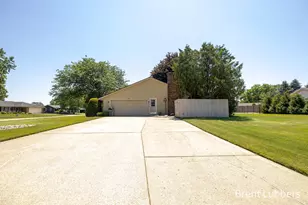 2685 E Chester Dr, Zeeland, MI 49464 - Photo 5