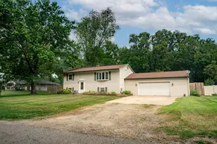 1371 Hazelwood Dr, Plainwell, MI 49080 - Photo 9