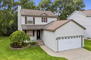 608 Heritage Cir, Fenton, MI 48430 - Photo 3