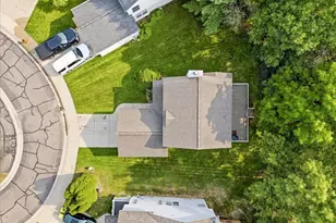 608 Heritage Cir, Fenton, MI 48430 - Photo 31