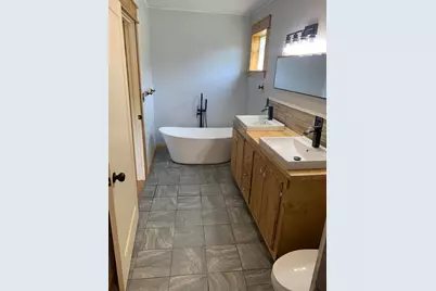576 Pipestone Street, Benton Harbor, MI 49022 - Photo 15