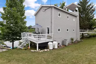15657 Lakeview Dr, Buchanan, MI 49107 - Photo 3