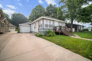312 Sigsbee Ave NE, Rockford, MI 49341 - Photo 5