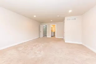 2 Maple Vlg Ct, Ann Arbor, MI 48103 - Photo 25