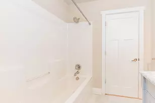 2 Maple Vlg Ct, Ann Arbor, MI 48103 - Photo 27