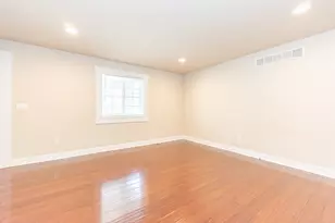 2 Maple Vlg Ct, Ann Arbor, MI 48103 - Photo 5
