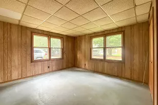 52411 Lakeview Dr, Dowagiac, MI 49047 - Photo 15