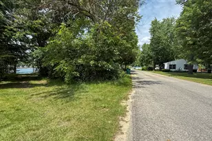 52411 Lakeview Dr, Dowagiac, MI 49047 - Photo 23