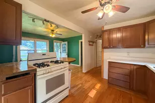 52411 Lakeview Dr, Dowagiac, MI 49047 - Photo 5