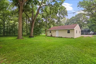 1091 Hickory St, Lansing, MI 48906 - Photo 17
