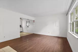 1091 Hickory St, Lansing, MI 48906 - Photo 5