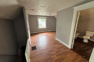 1021 Hickory St, Lansing, MI 48912 - Photo 11