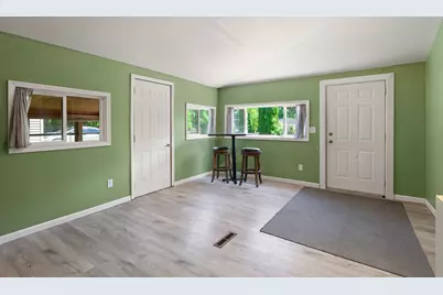 1321 N Waterloo Avenue, Jackson, MI 49202 - Photo 11