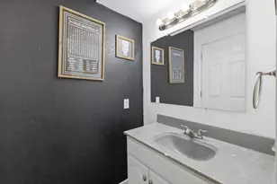 465 Green St, Constantine, MI 49042 - Photo 9