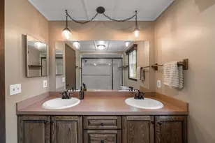 25872 Hunt Club Blvd, Farmington, MI 48335 - Photo 23