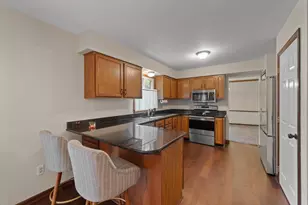 25872 Hunt Club Blvd, Farmington, MI 48335 - Photo 5