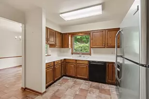 930 Piccadilly Rd, Kalamazoo, MI 49006 - Photo 7