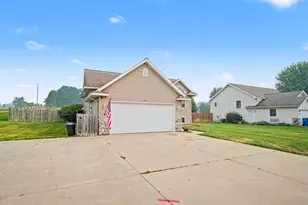 623 W 44th St, Fremont, MI 49412 - Photo 3