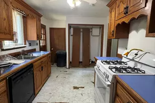 93 Howder St, Hillsdale, MI 49242 - Photo 9