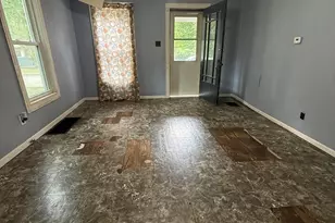 93 Howder St, Hillsdale, MI 49242 - Photo 3