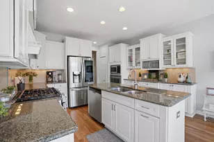 5693 Strawberry Cir, Commerce Township, MI 48382 - Photo 11