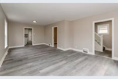 979 Lavette Avenue, Benton Harbor, MI 49022 - Photo 5