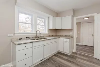979 Lavette Avenue, Benton Harbor, MI 49022 - Photo 7