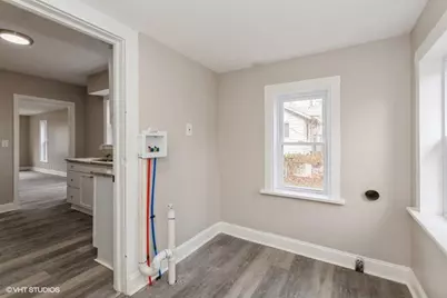 979 Lavette Avenue, Benton Harbor, MI 49022 - Photo 9