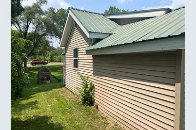 121 S Muenscher Street, Howard City, MI 49329 - Photo 5