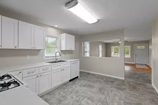 924 Oak St, Adrian, MI 49221 - Photo 9