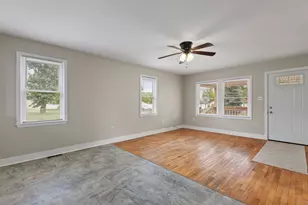 924 Oak St, Adrian, MI 49221 - Photo 3