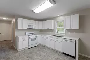 924 Oak St, Adrian, MI 49221 - Photo 7
