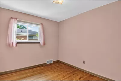 8455 Rockland Street, Dearborn Heights, MI 48127 - Photo 17