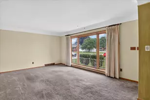 8455 Rockland St, Dearborn Heights, MI 48127 - Photo 5