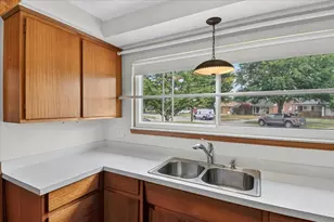 8455 Rockland St, Dearborn Heights, MI 48127 - Photo 9