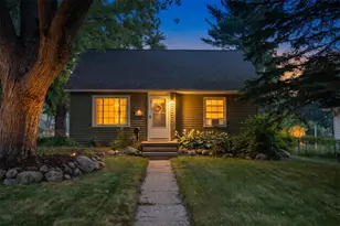 922 W Montcalm St, Greenville, MI 48838 - Photo 1