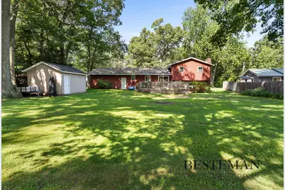 944 W Fennwood Circle, Muskegon, MI 49445 - Photo 17