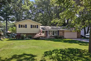 944 W Fennwood Cir, Muskegon, MI 49445 - Photo 1