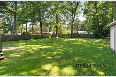 944 W Fennwood Circle, Muskegon, MI 49445 - Photo 7