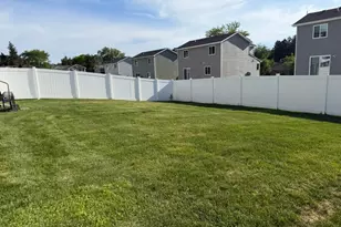 3963 Lotus Lndg Cir, Waterford, MI 48329 - Photo 5