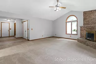 19127 W Spring Lake Rd, Spring Lake, MI 49456 - Photo 5